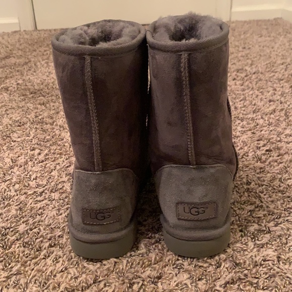 UGG Classic Short II Boot - Picture 3 of 3